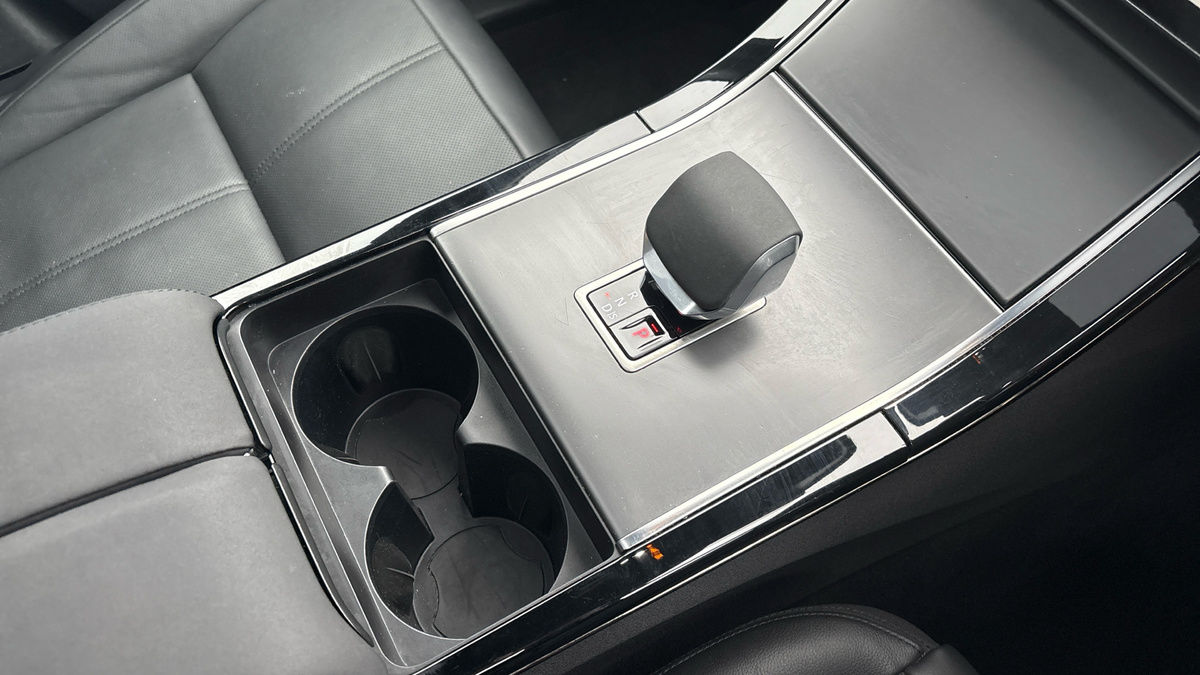 Land Rover Range Rover Velar Image 18