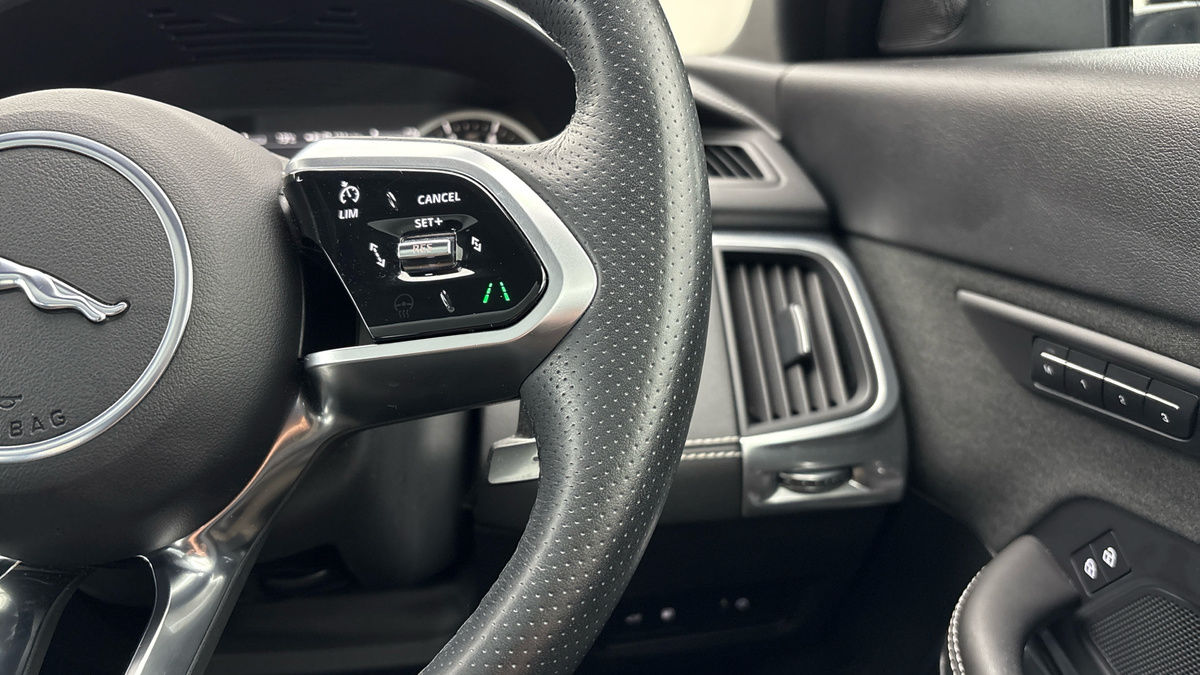 Jaguar E-PACE Image 14