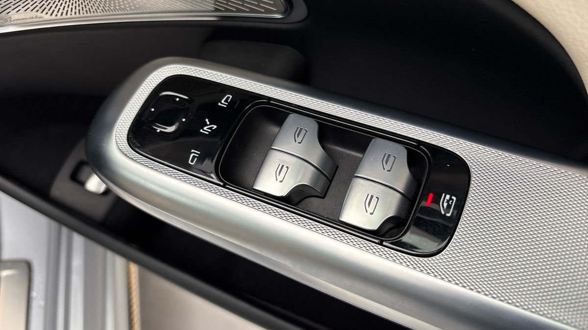 Mercedes-Benz E Class Image 25