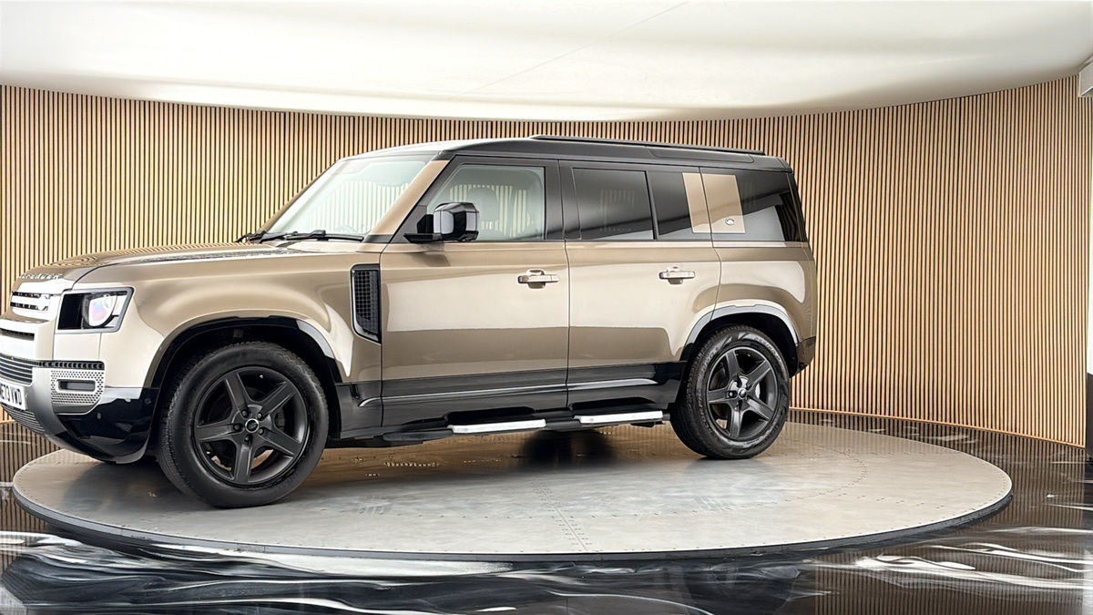 More views of Land Rover Defender 110