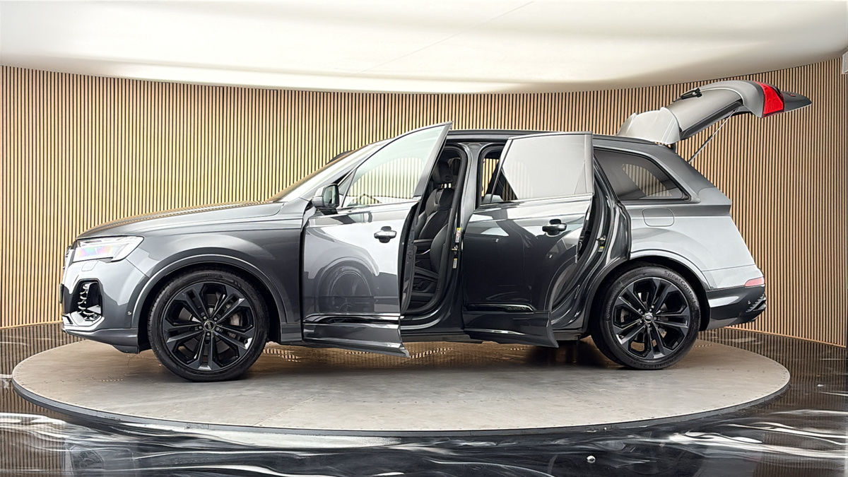 More views of Audi Q7