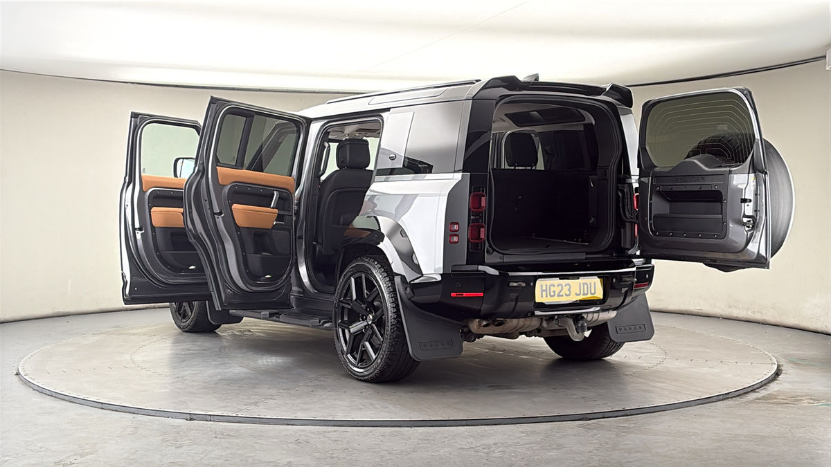 Land Rover Defender 110 Urban Image 23