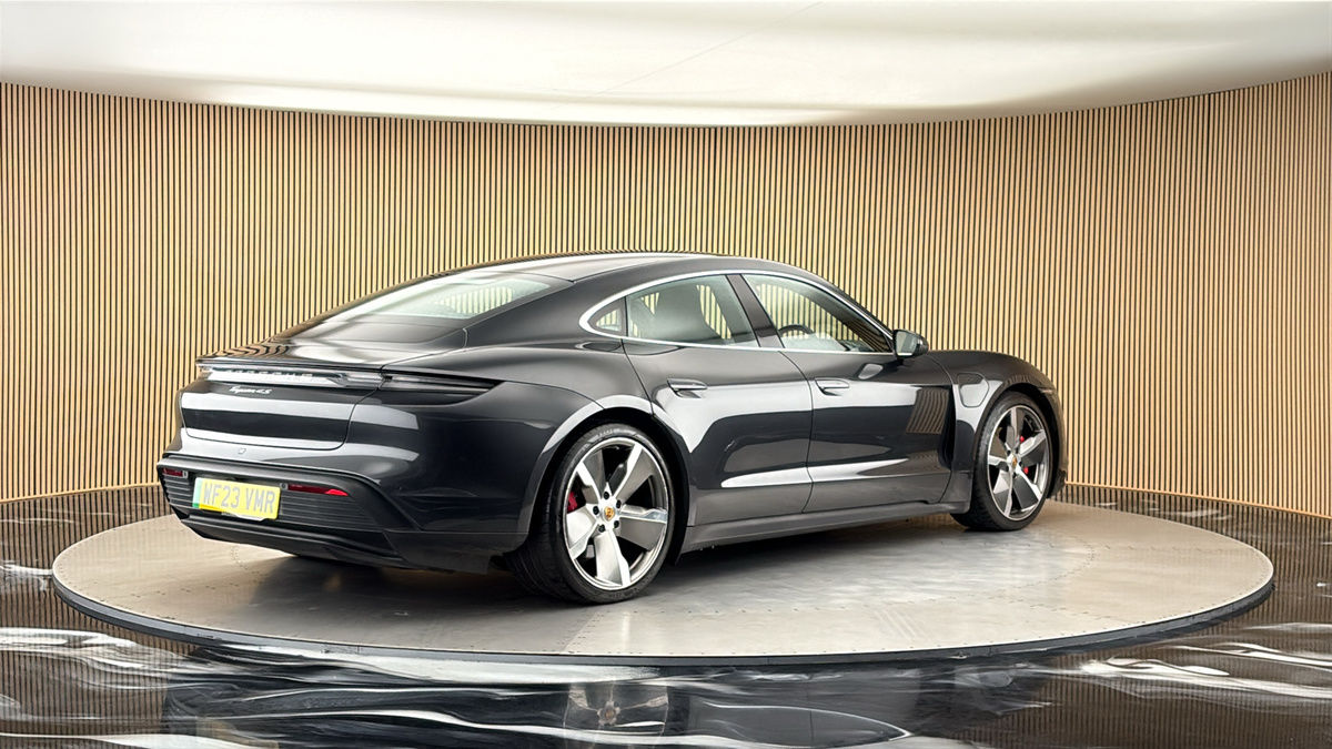 Porsche Taycan Image 21