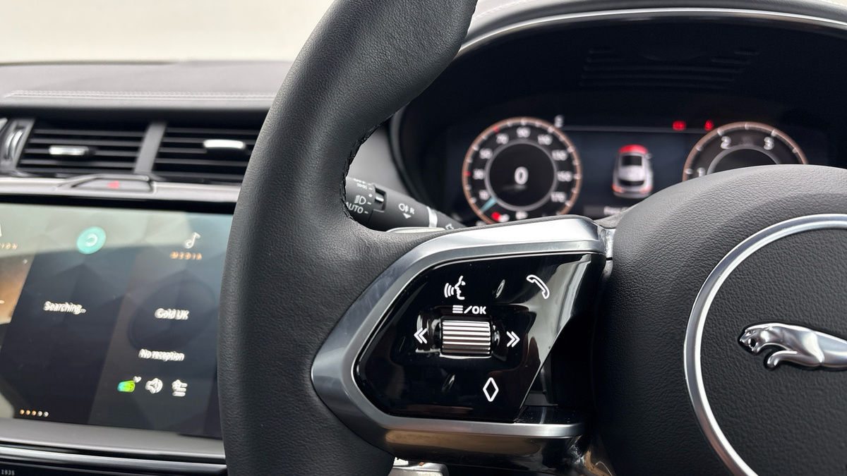 Jaguar E-PACE Image 25