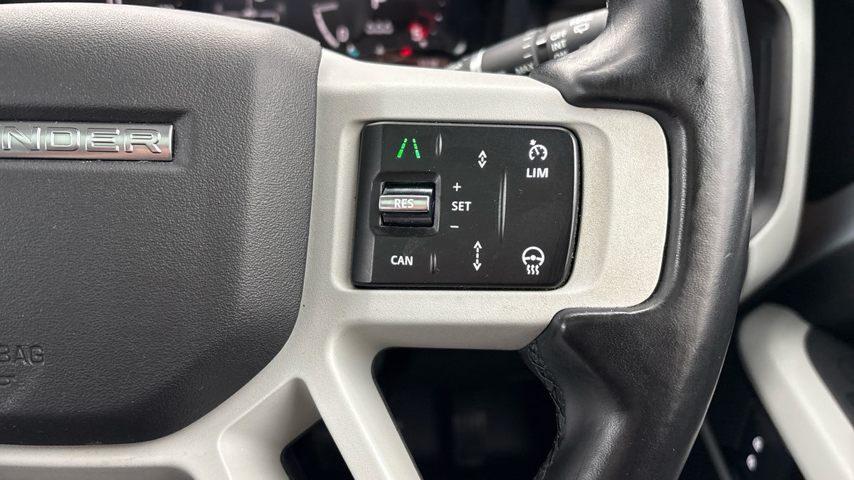 Land Rover Defender 110 Image 14