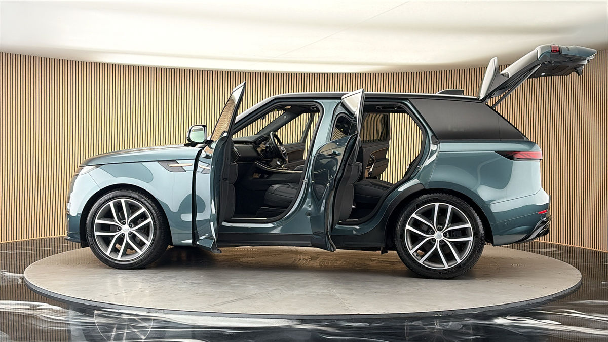 More views of Land Rover Range Rover Sport