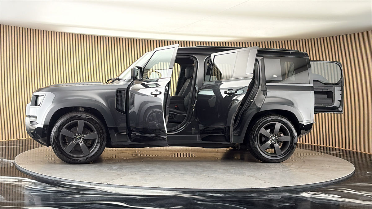More views of Land Rover Defender 110