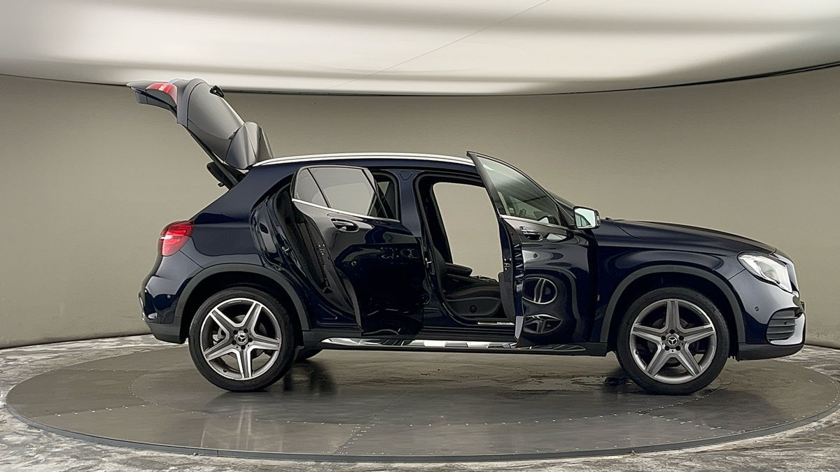 More views of Mercedes-Benz GLA