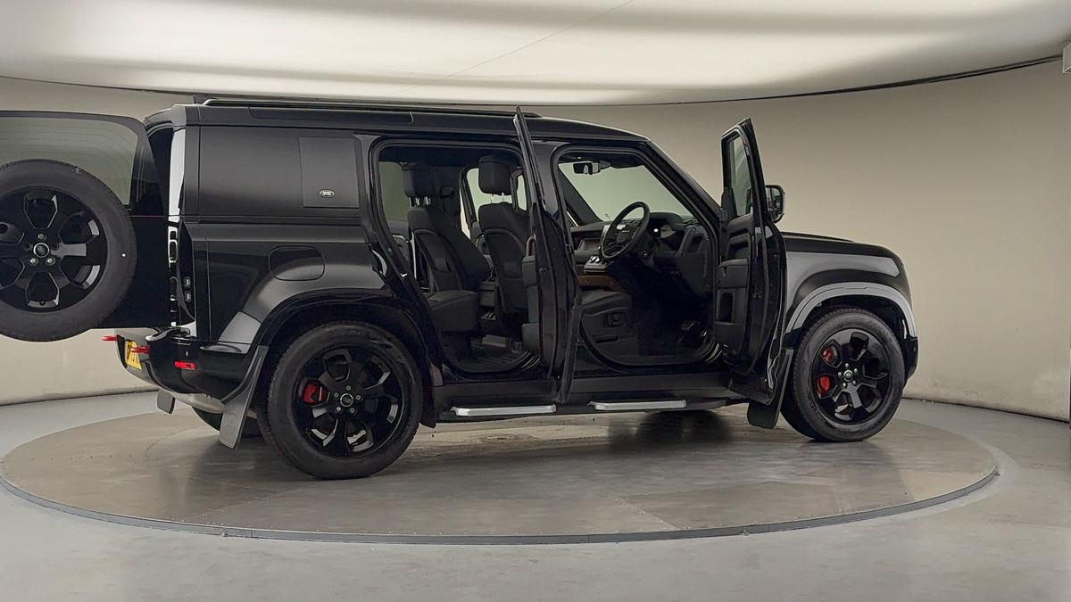 More views of Land Rover Defender 110