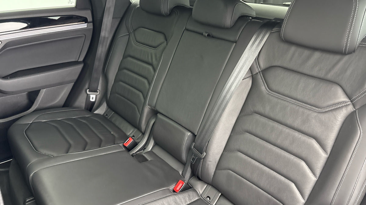 Volkswagen Touareg Image 8