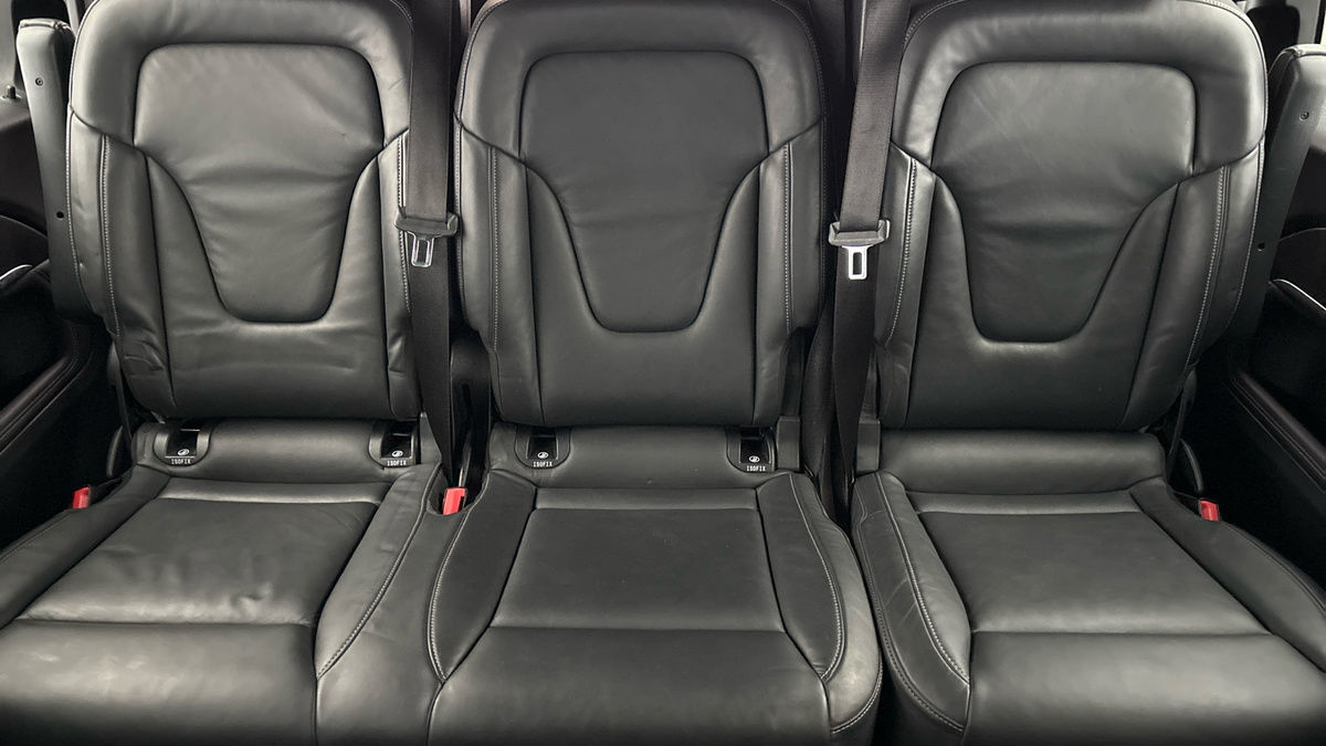 Mercedes-Benz V Class Image 25