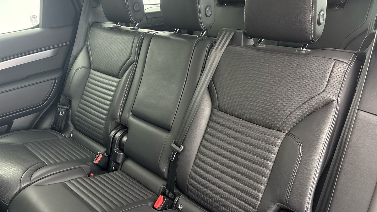 Land Rover Discovery Image 8