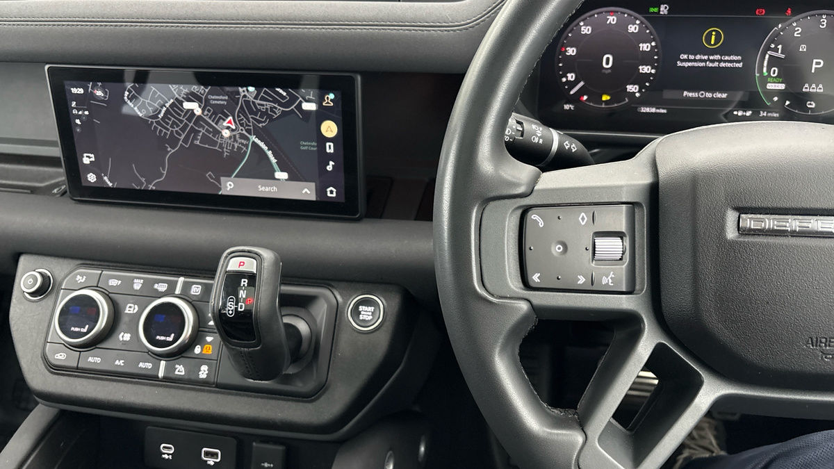 Land Rover Defender 110 Image 13