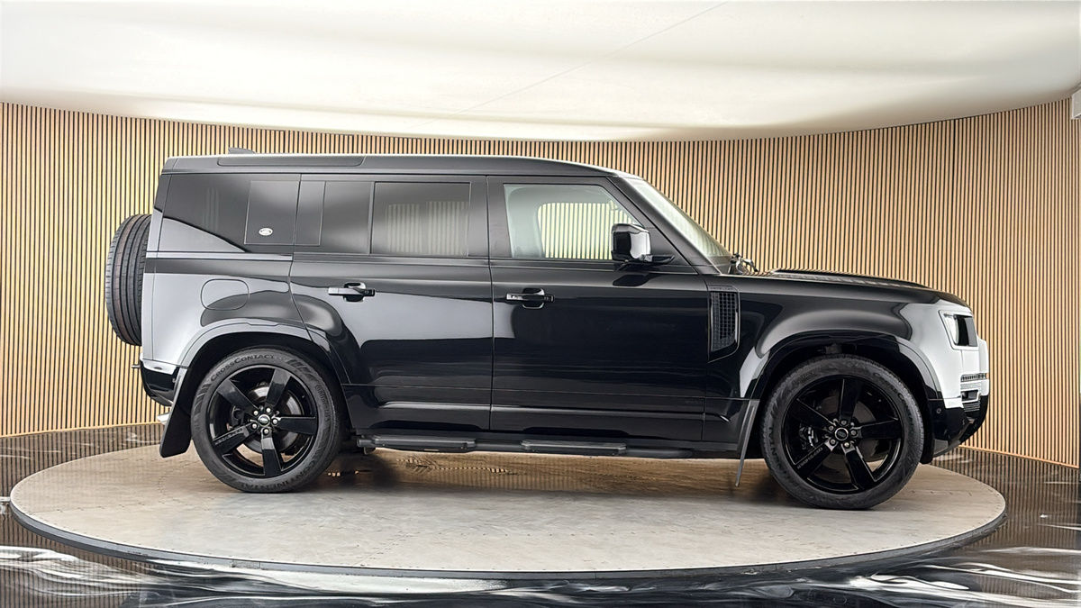 More views of Land Rover Defender 110