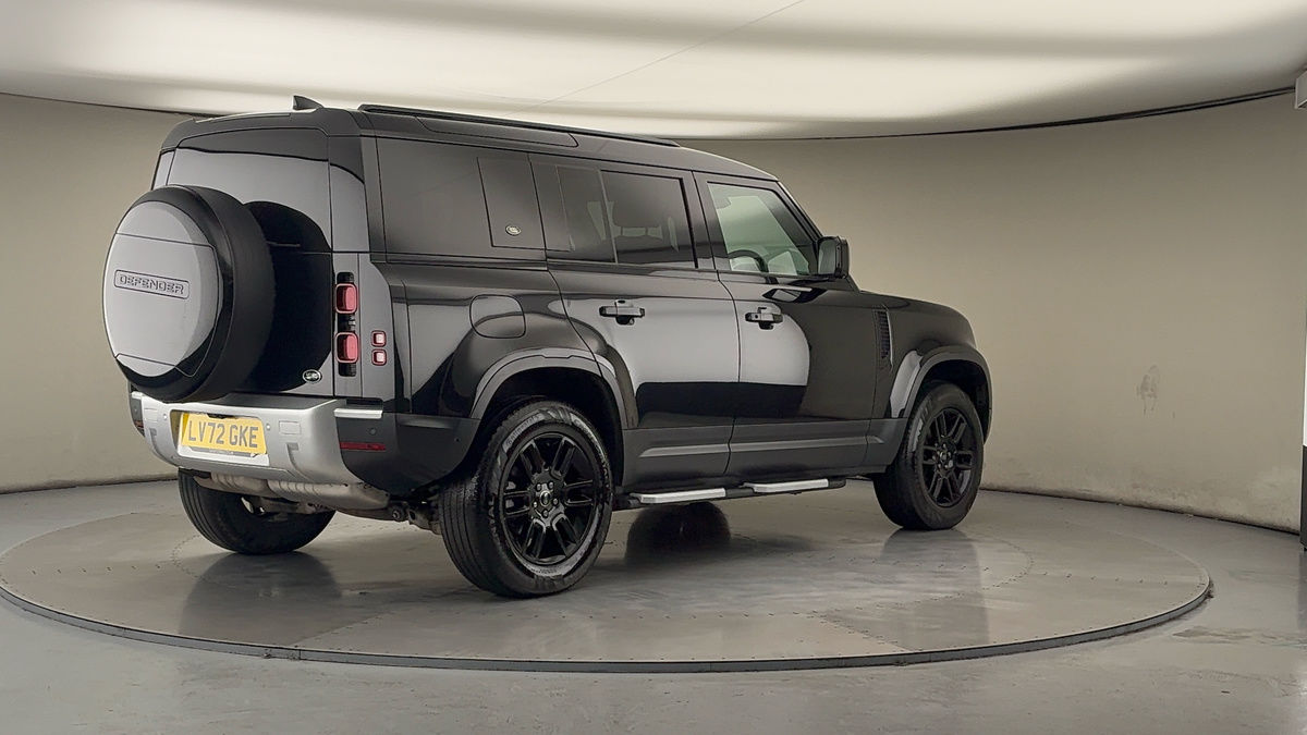 Land Rover Defender 110 Image 21