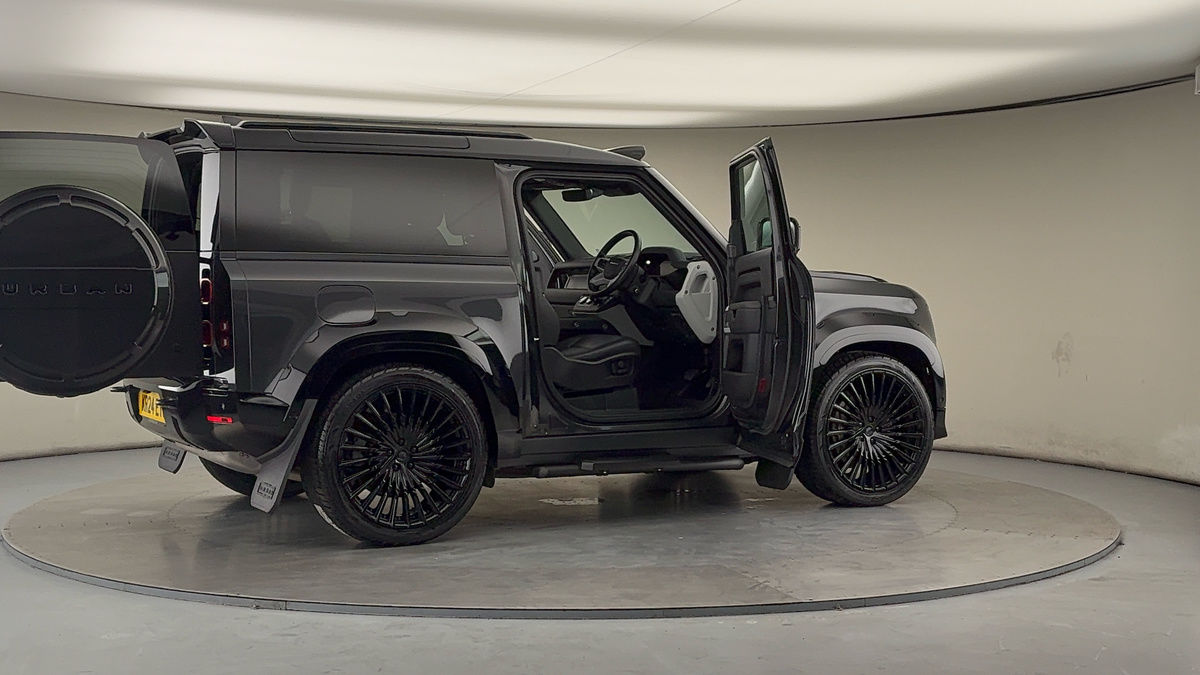 More views of Land Rover Defender 90