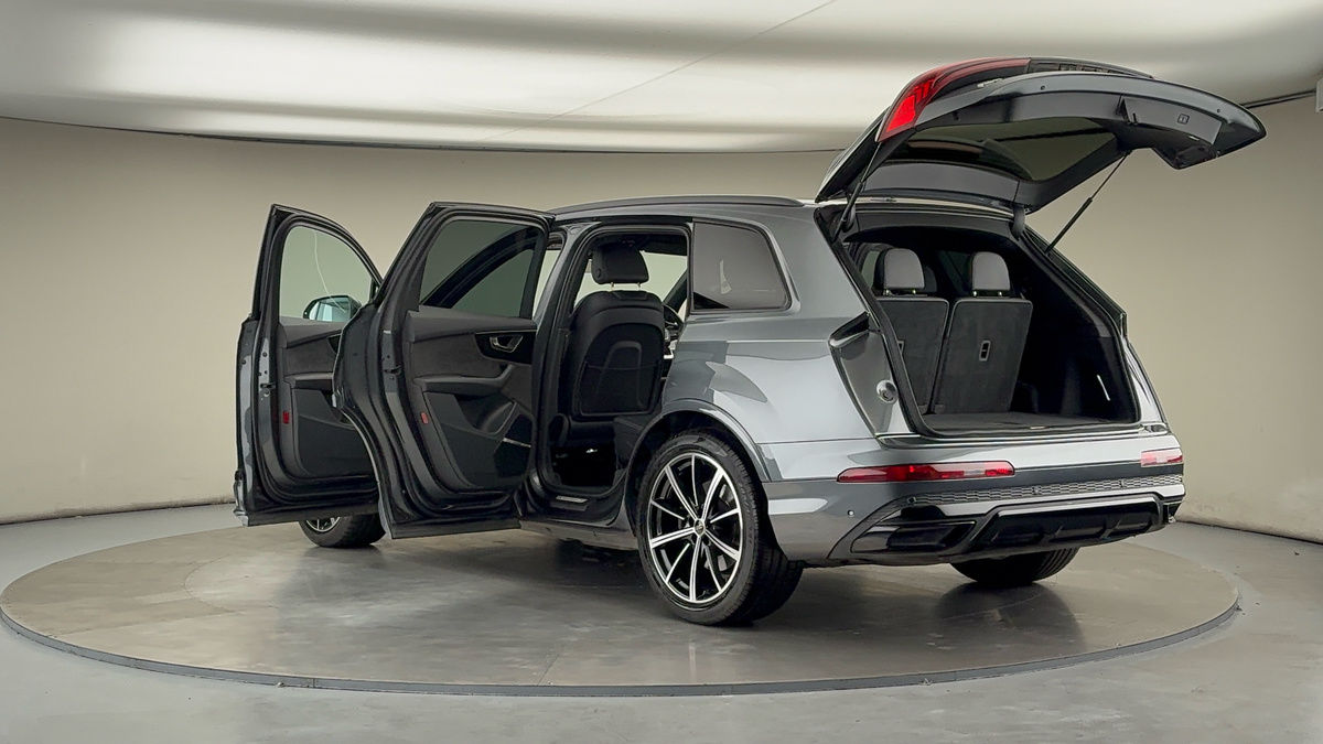 More views of Audi Q7