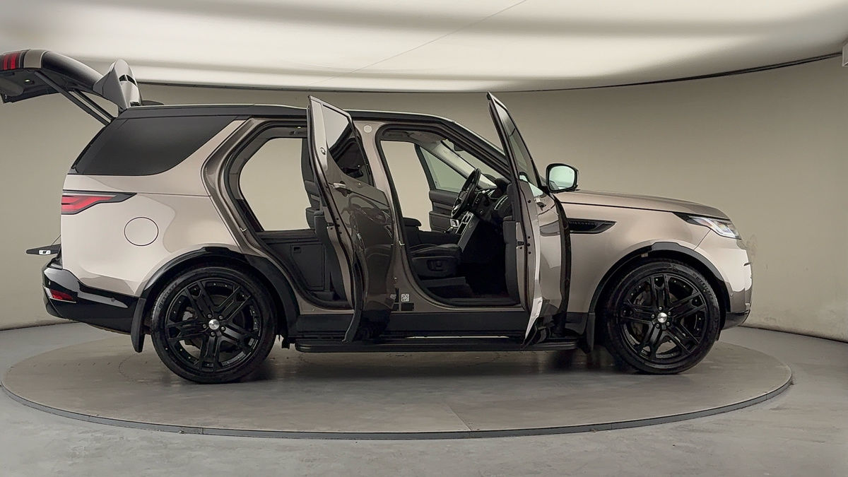 More views of Land Rover Discovery