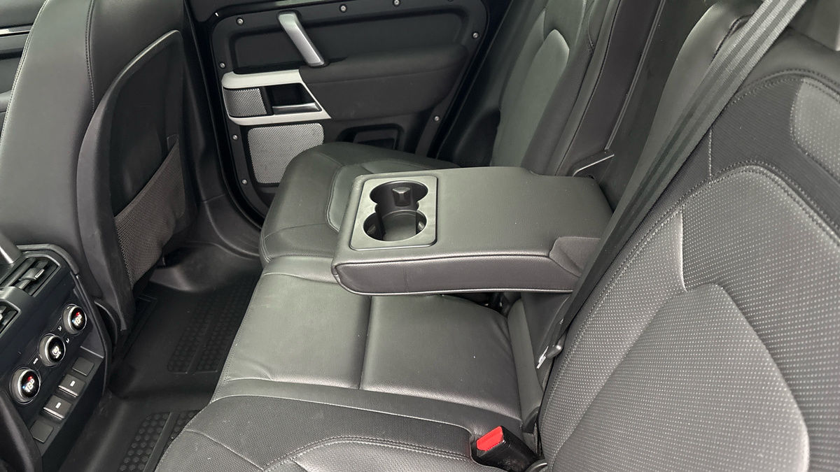 Land Rover Defender 130 Image 9