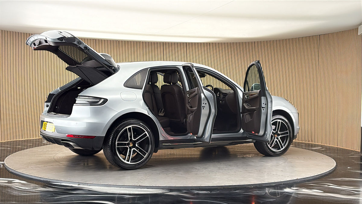 More views of Porsche Macan