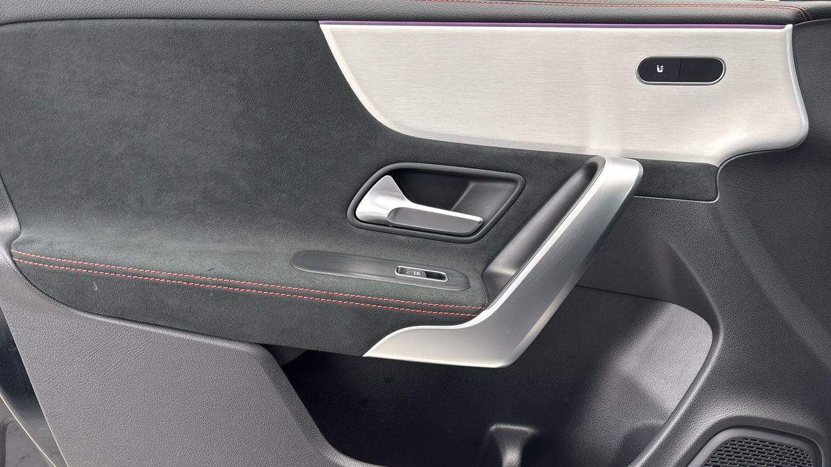 Mercedes-Benz CLA Image 19