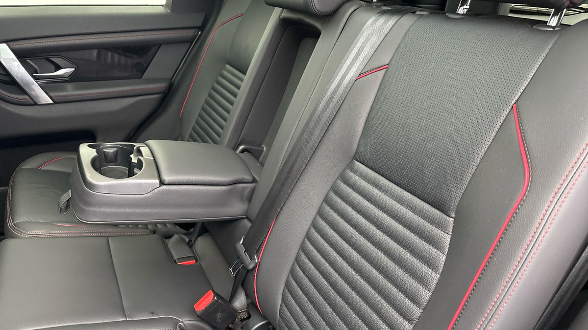 Land Rover Discovery Sport Image 9