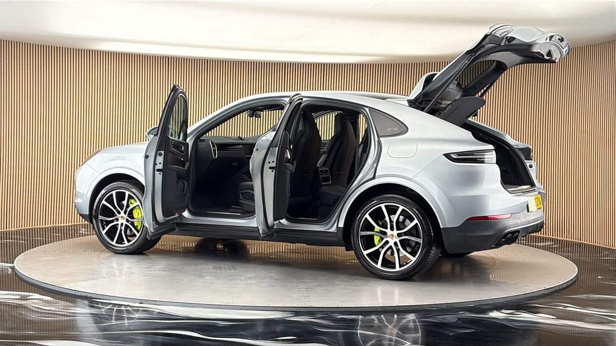 More views of Porsche Cayenne