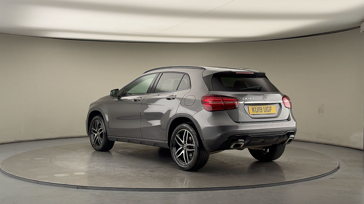 Mercedes-Benz GLA Image 2