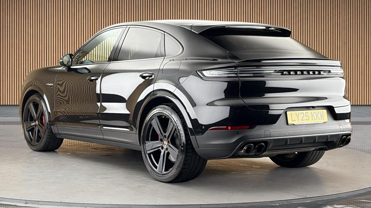 Porsche Cayenne Image 2