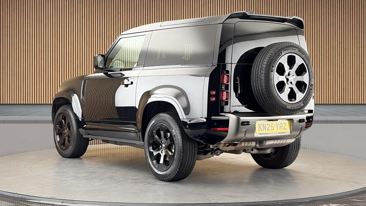 Land Rover Defender 90 Image 2