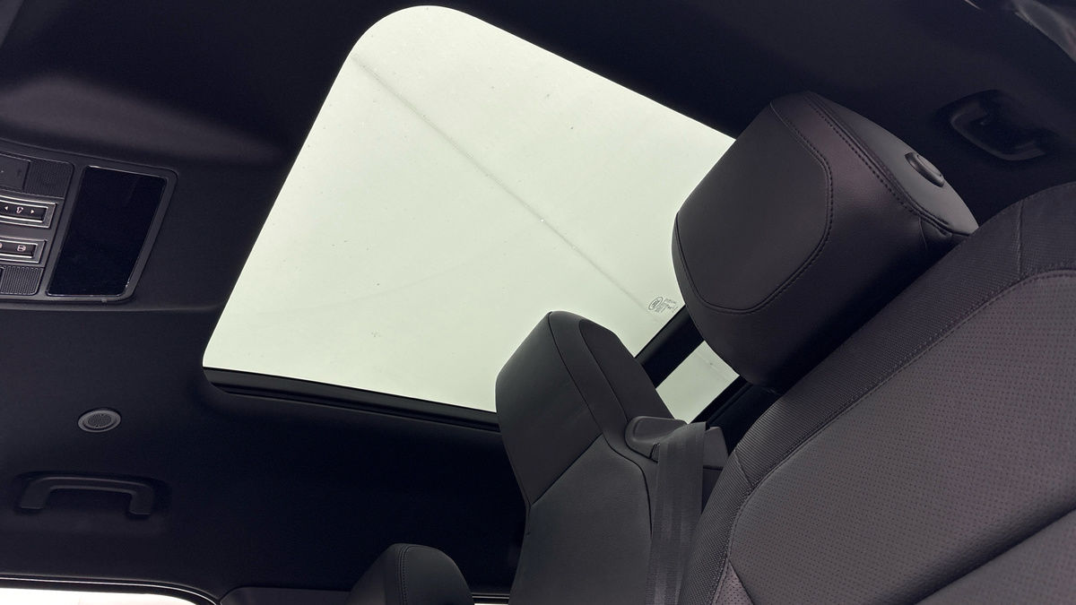 Land Rover Defender 110 Image 6