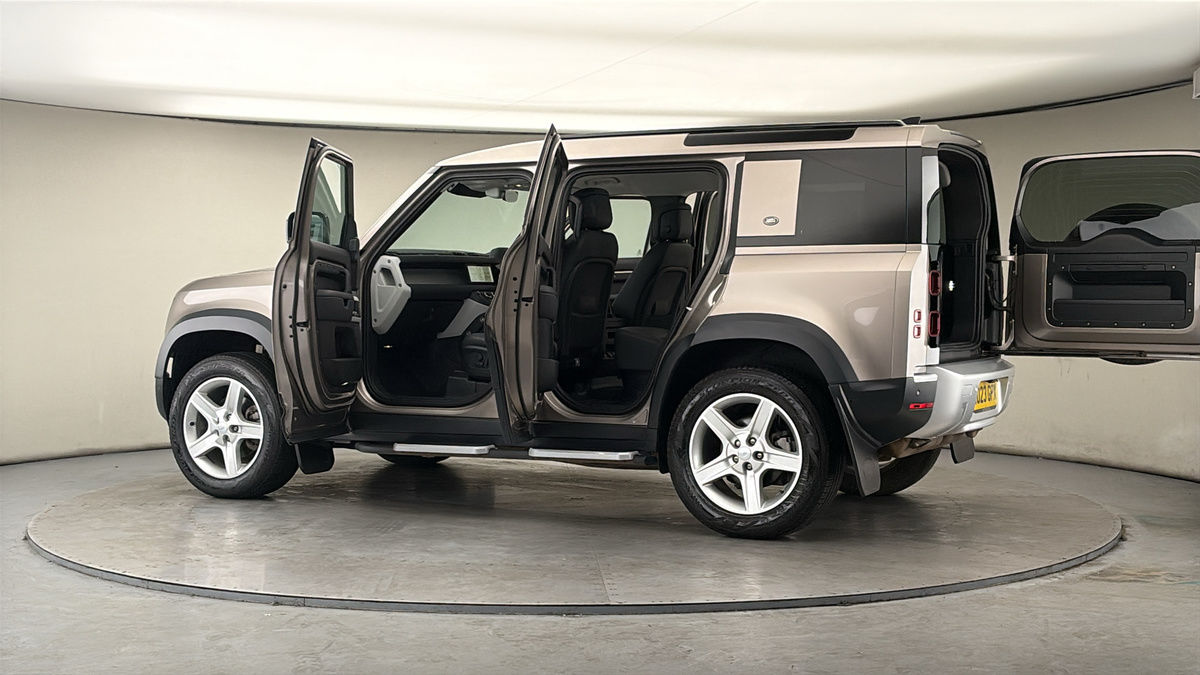 More views of Land Rover Defender 110