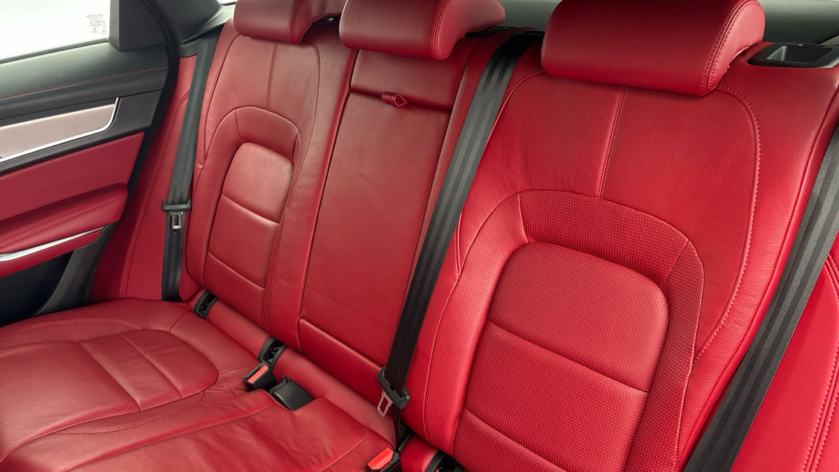 Jaguar F-PACE Image 8