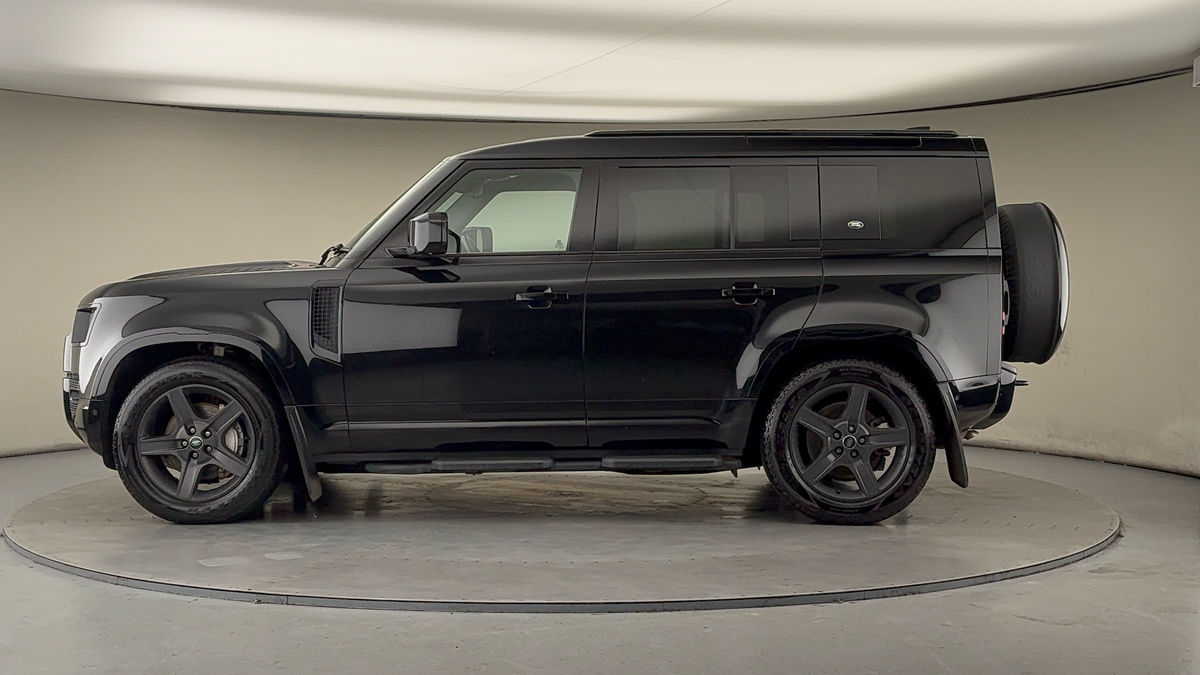 Land Rover Defender 110 Image 15