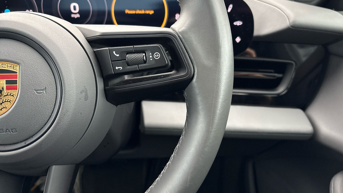 Porsche Taycan Image 14