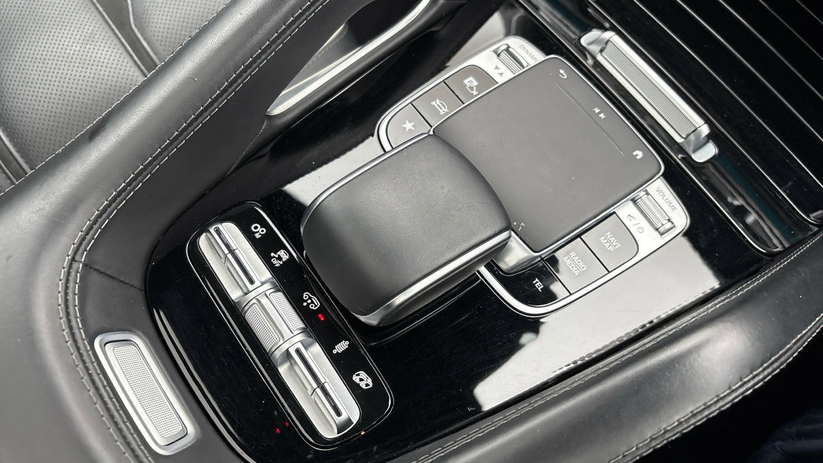 Mercedes-Benz GLE Image 26