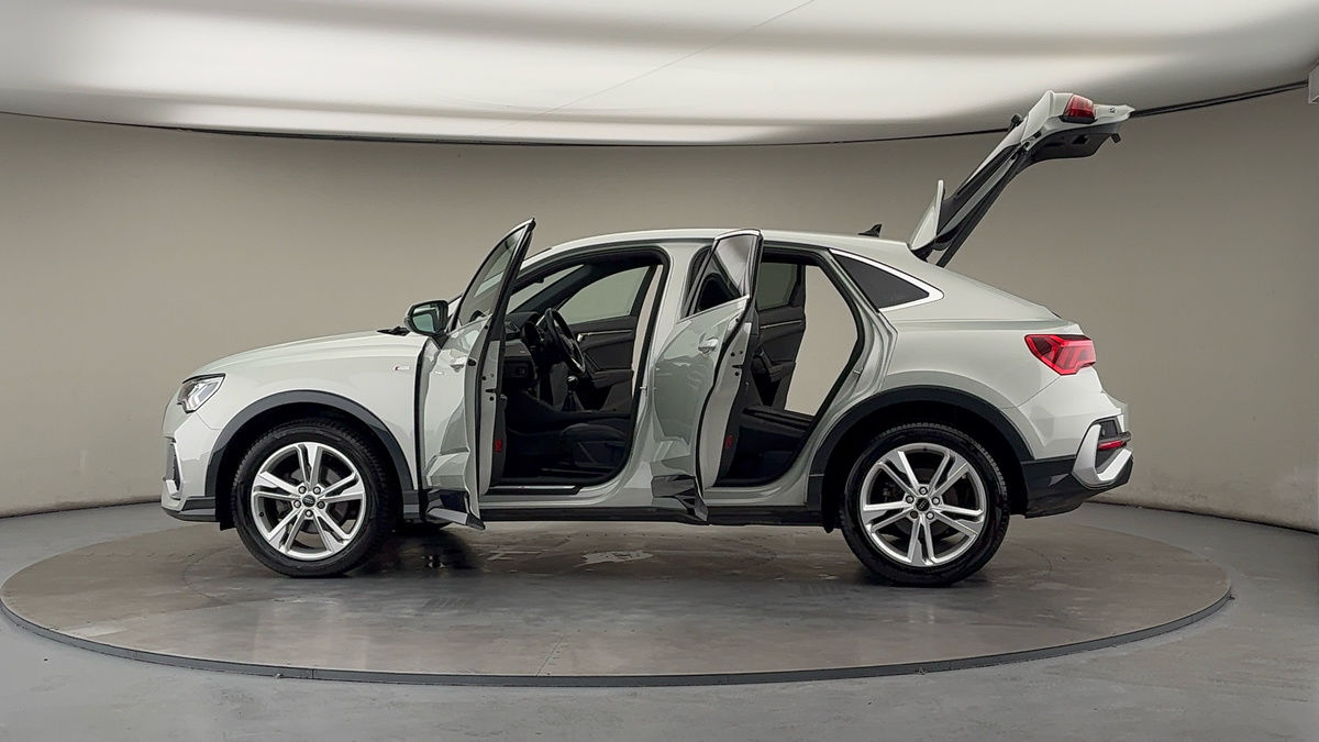 More views of Audi Q3