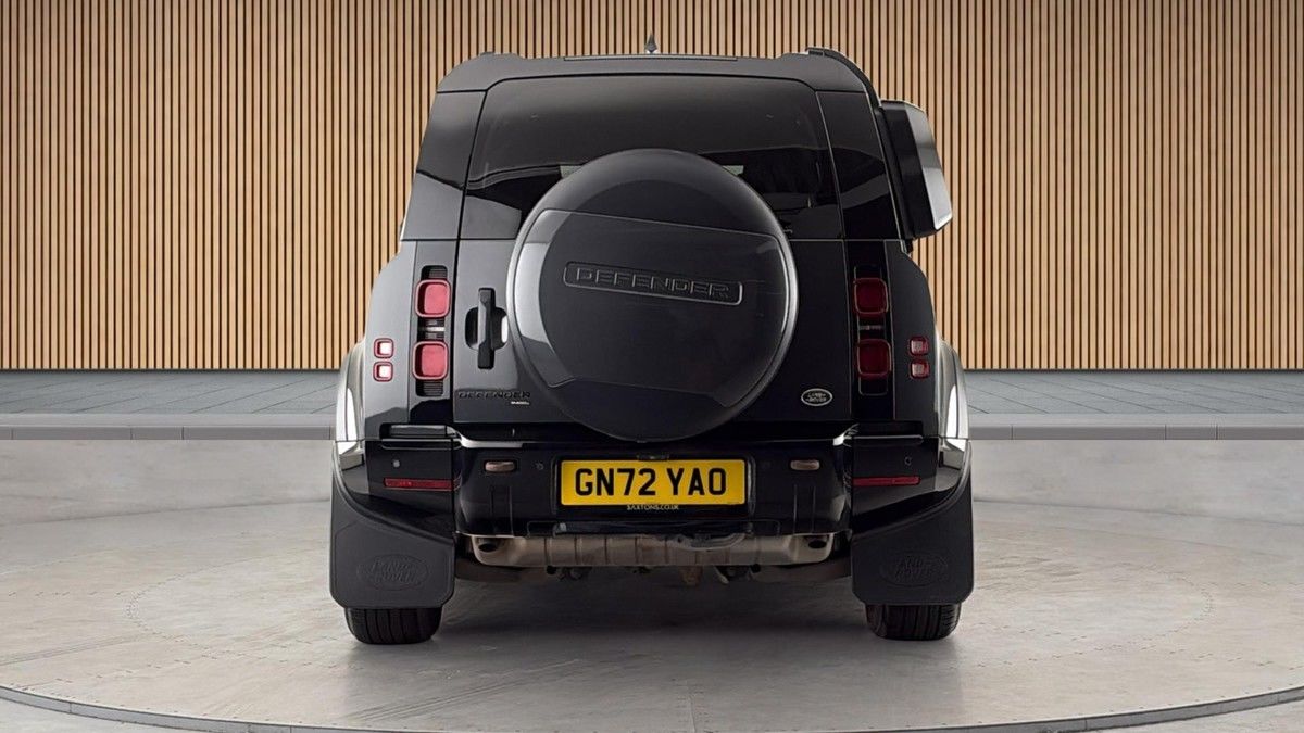 Land Rover Defender 110 Image 4