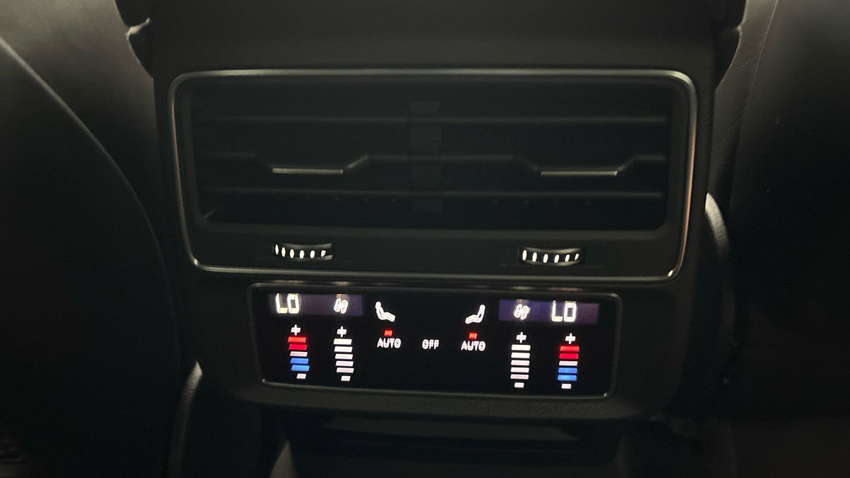 Audi RSQ8 Image 31