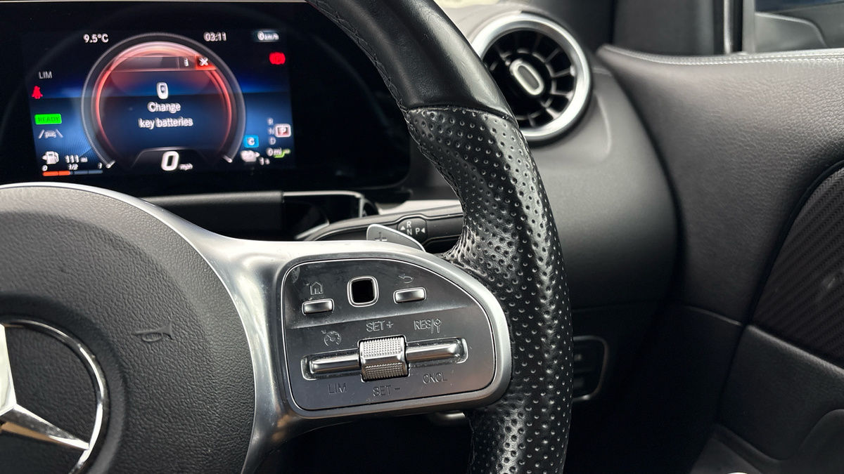 Mercedes-Benz GLA Image 14