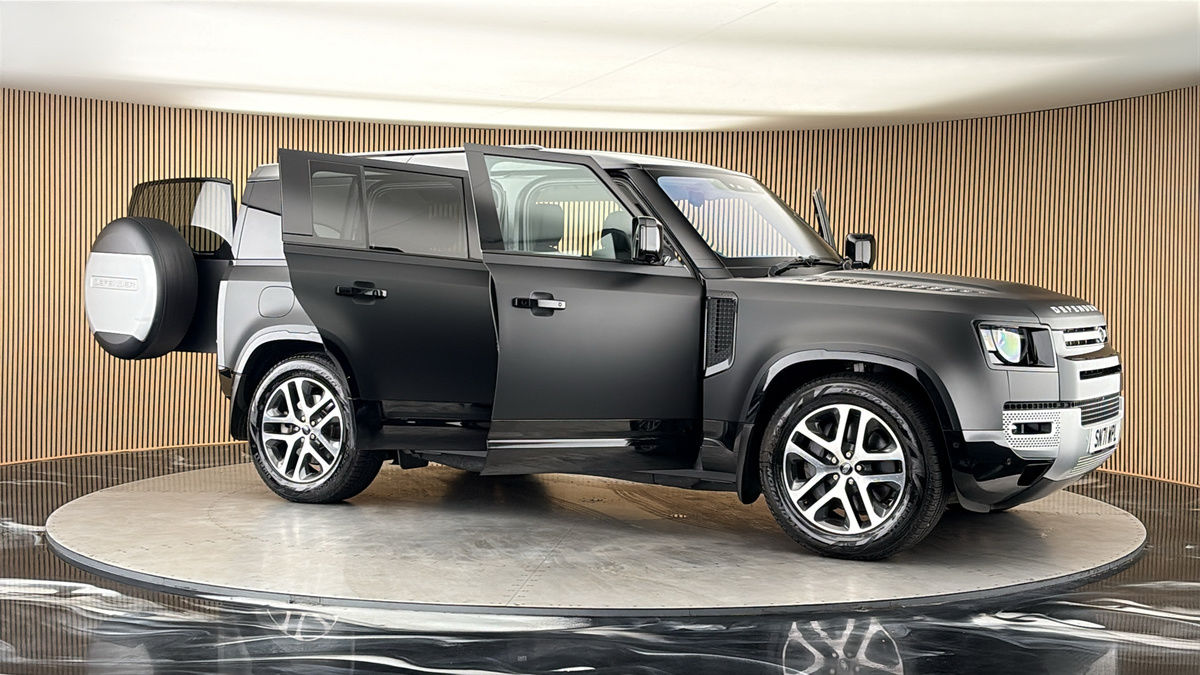 More views of Land Rover Defender 110