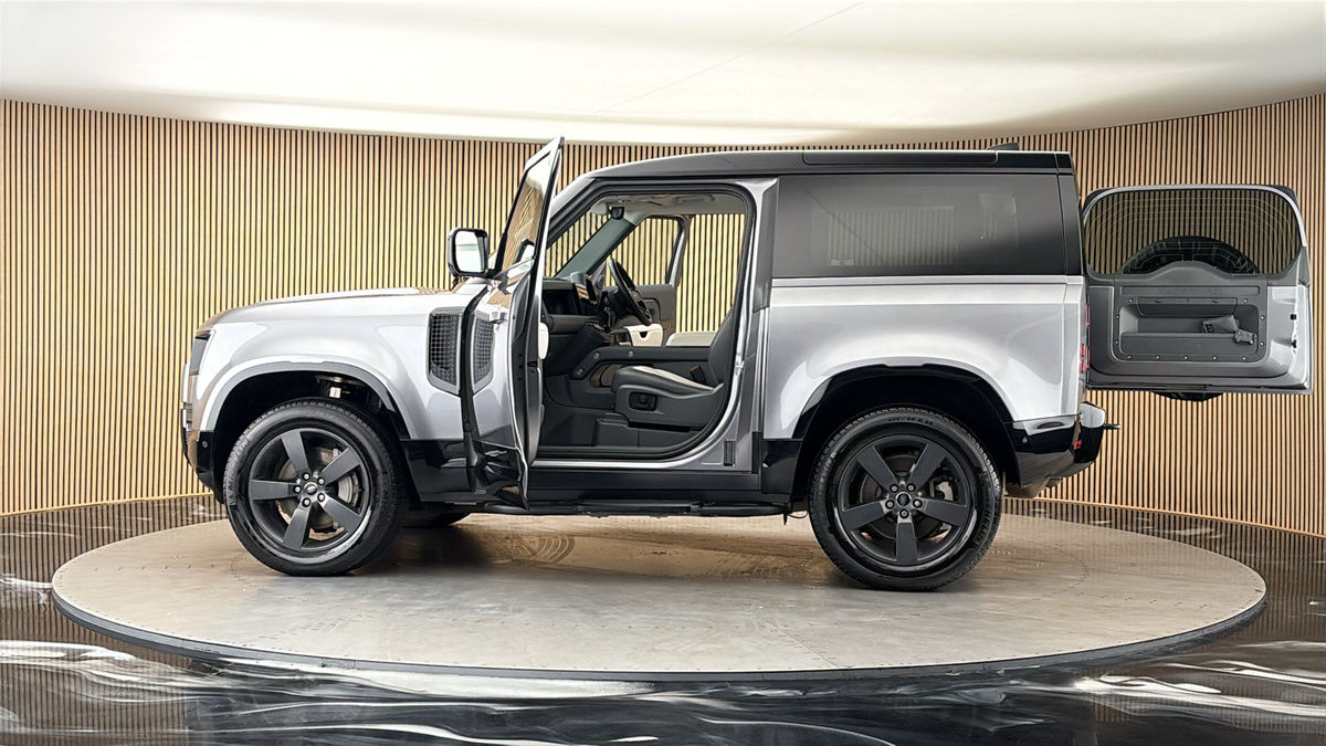 More views of Land Rover Defender 90