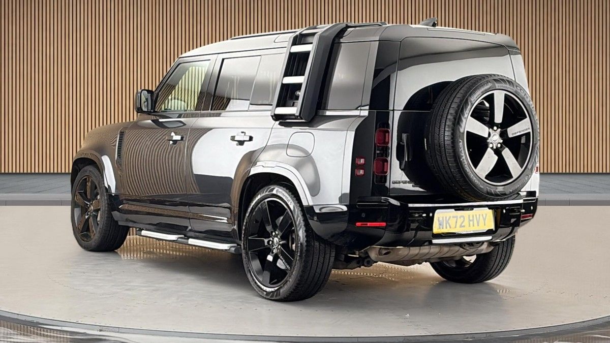 Land Rover Defender 110 Image 2