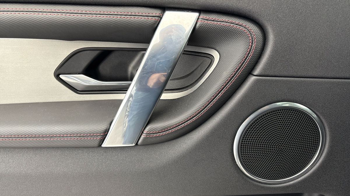 Land Rover Discovery Sport Image 19