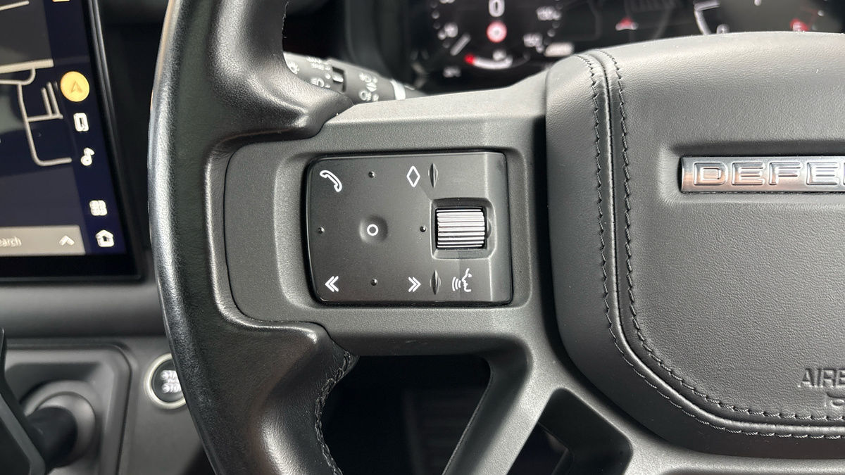 Land Rover Defender 130 Image 13