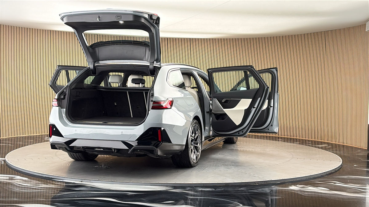 More views of BMW i5