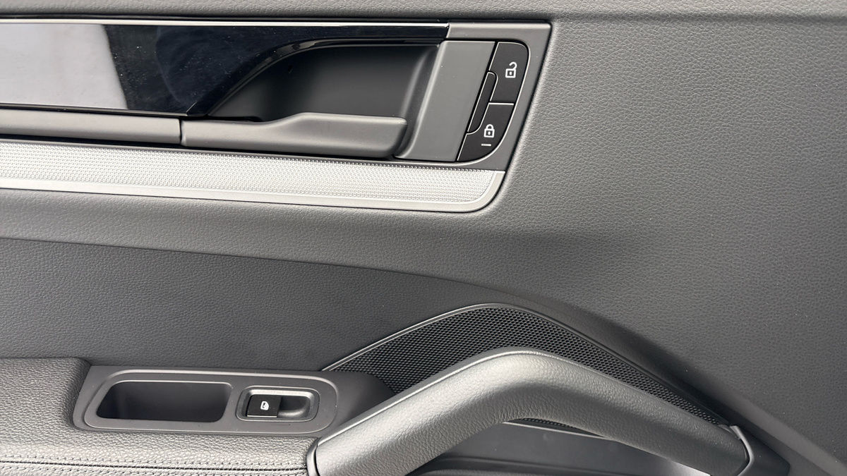 Porsche Cayenne Image 19