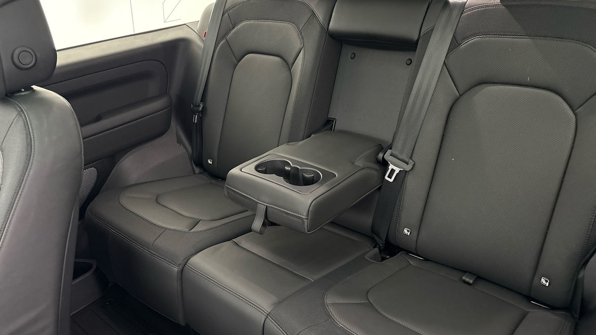 Land Rover Defender 90 Image 9