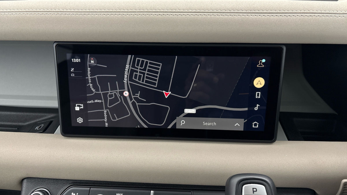 Land Rover Defender 110 Image 17