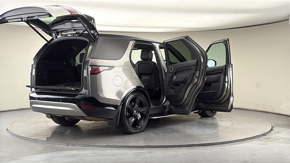 More views of Land Rover Discovery